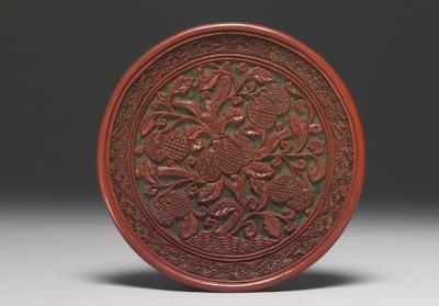 图片[2]-Round dish with lichee decor/ Carved red lacquerware-China Archive